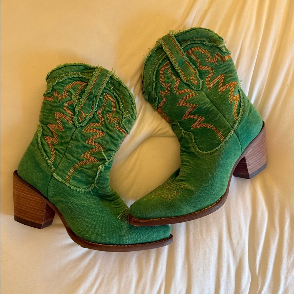 Dingo Women’s “Y’all Need Dolly” Cowboy boots - Picture 3 of 6